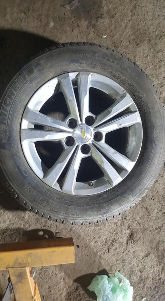 ARO MAS LLANTA CHEVROLET EQUINOX  2010 AL 2017